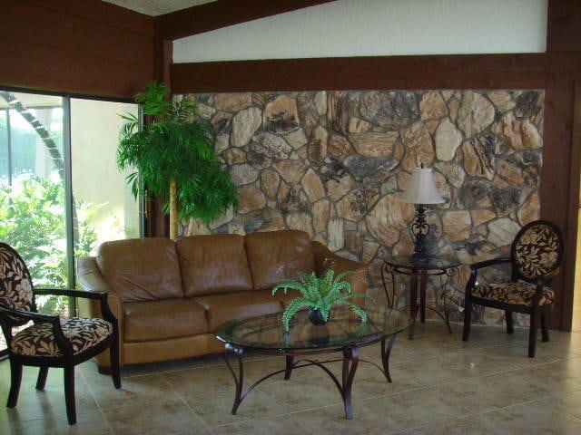 sunroom with lofted ceiling