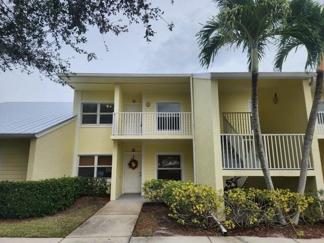 view of front of house with a balcony