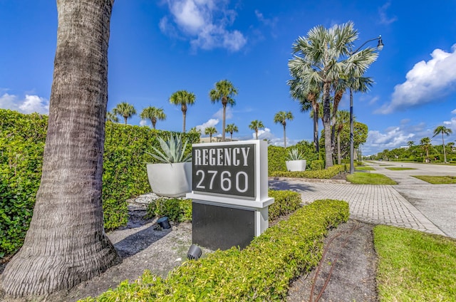 view of community / neighborhood sign