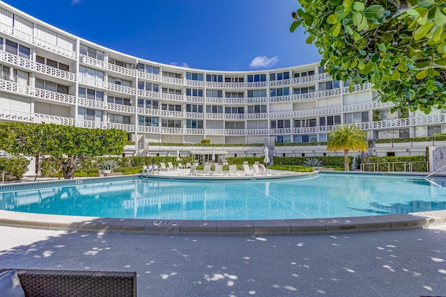 view of swimming pool