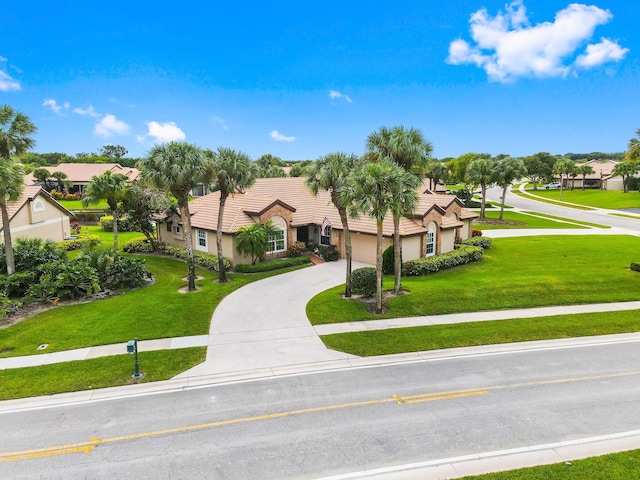 view of front of property featuring a front lawn