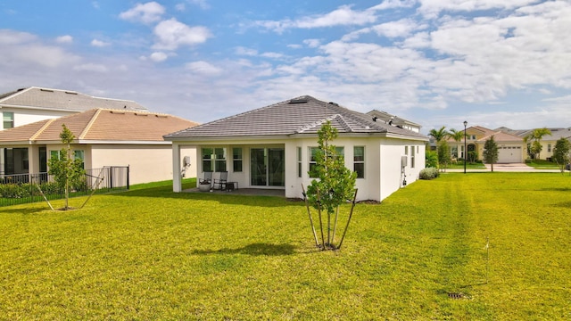 back of house featuring a lawn