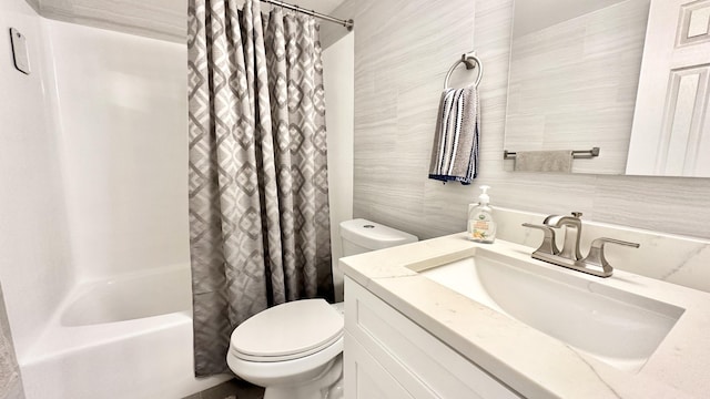 154 Lake Meryl Dr Unit 257, West Palm Beach, FL 33411 - bathroom with vanity, shower / tub combo with curtain, backsplash, and tile walls