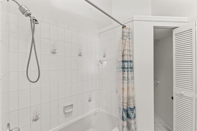 bathroom with shower / bath combo