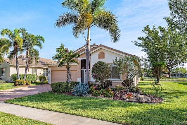 view of front facade featuring a garage and a front yard