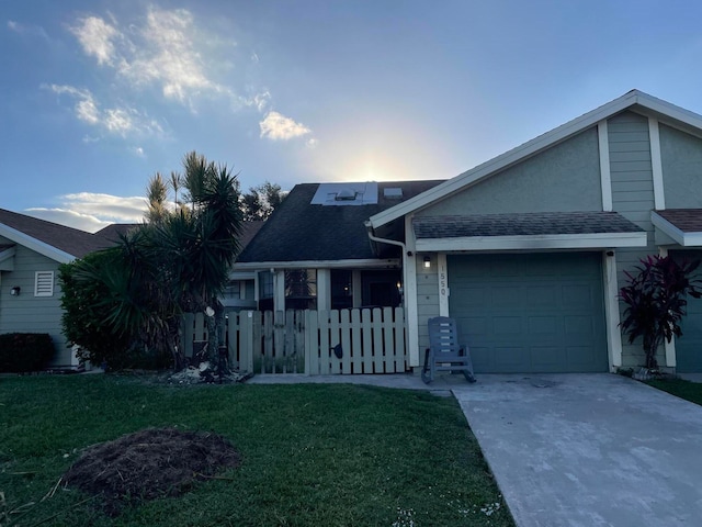 view of front of house featuring a front lawn and a garage