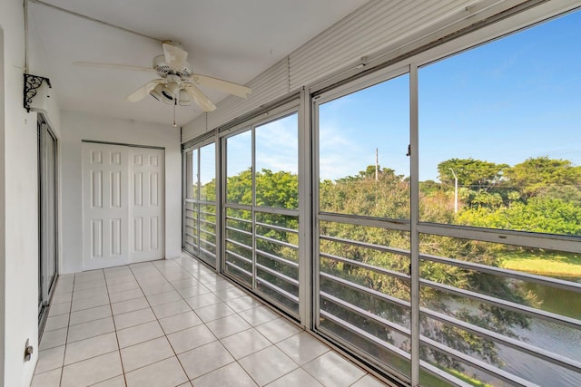 sunroom featuring ceiling fan