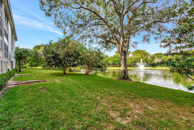 view of yard featuring a water view