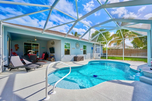 view of swimming pool with a lanai, a patio area, and ceiling fan