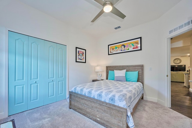 bedroom featuring ceiling fan, wood-type flooring, and a closet