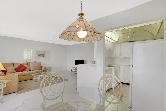 dining area with independent washer and dryer