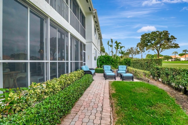 view of yard featuring a patio