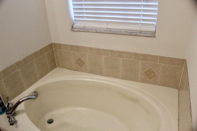 bathroom featuring tiled tub