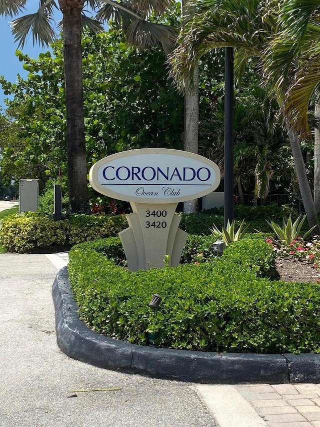 view of community / neighborhood sign