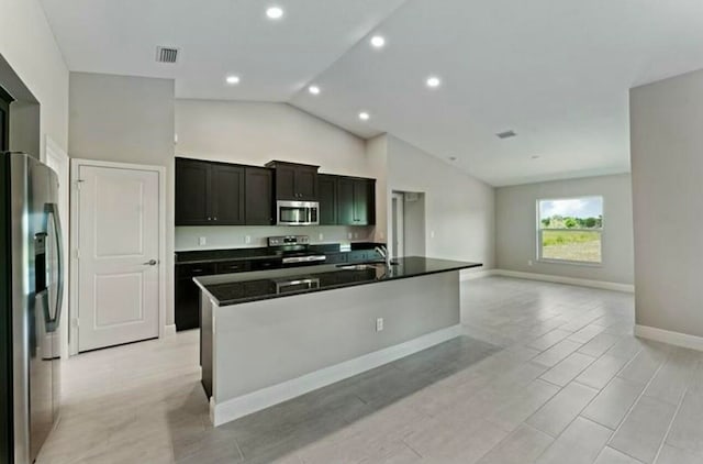 kitchen featuring a center island with sink, high vaulted ceiling, stainless steel appliances, and light hardwood / wood-style floors