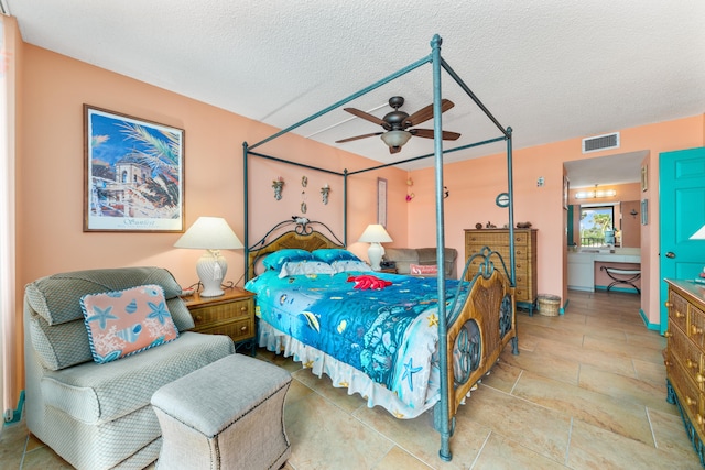 bedroom featuring ceiling fan and a textured ceiling