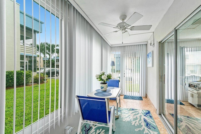 sunroom / solarium with ceiling fan