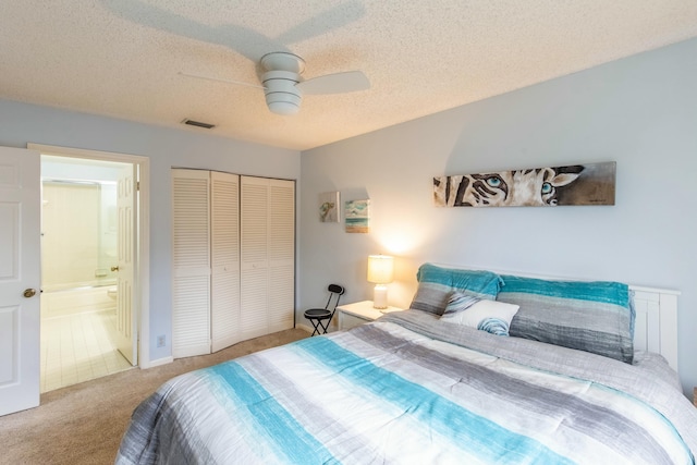 bedroom featuring light carpet, a textured ceiling, a closet, and ceiling fan