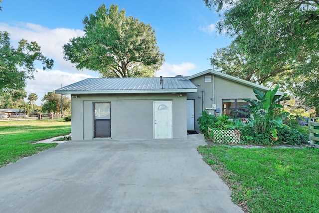 exterior space featuring a front lawn