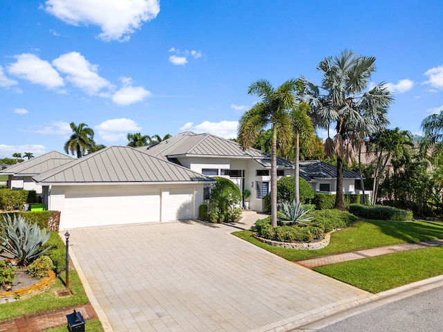 view of front facade featuring a garage and a front lawn