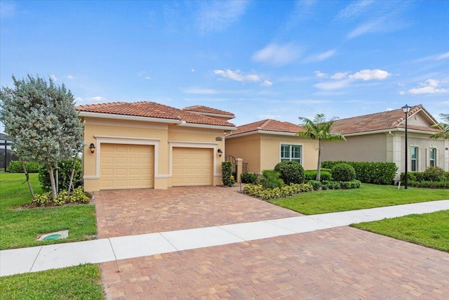 view of front facade featuring a front lawn and a garage