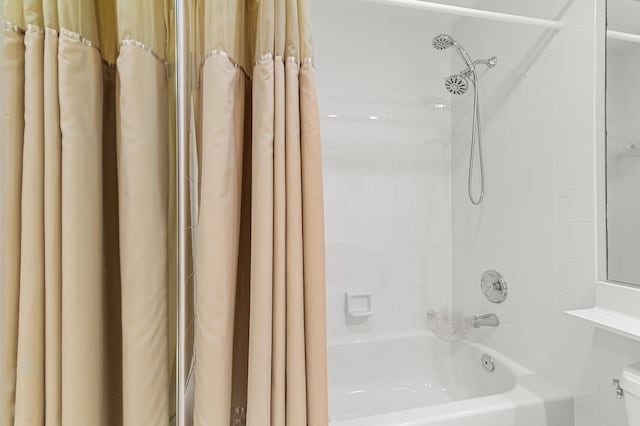 bathroom featuring toilet and shower / tub combo