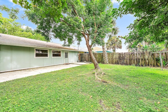 view of yard with a patio