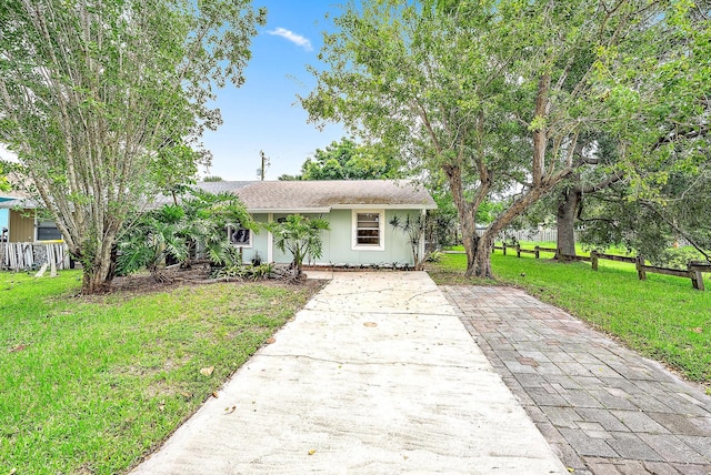 single story home with a front yard