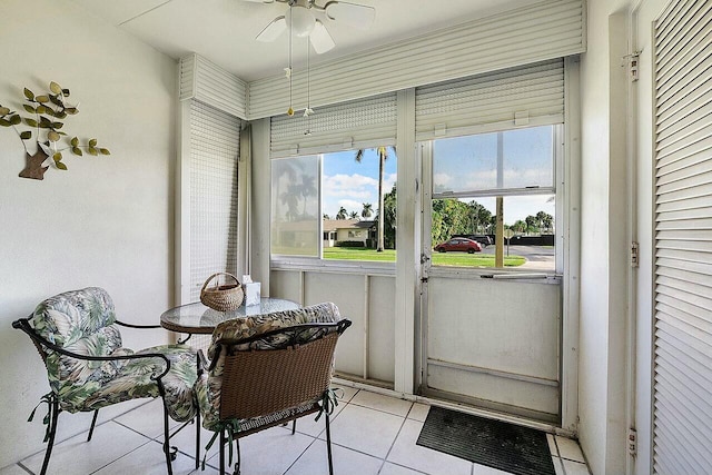 sunroom featuring ceiling fan