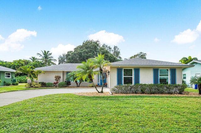 single story home featuring a front lawn