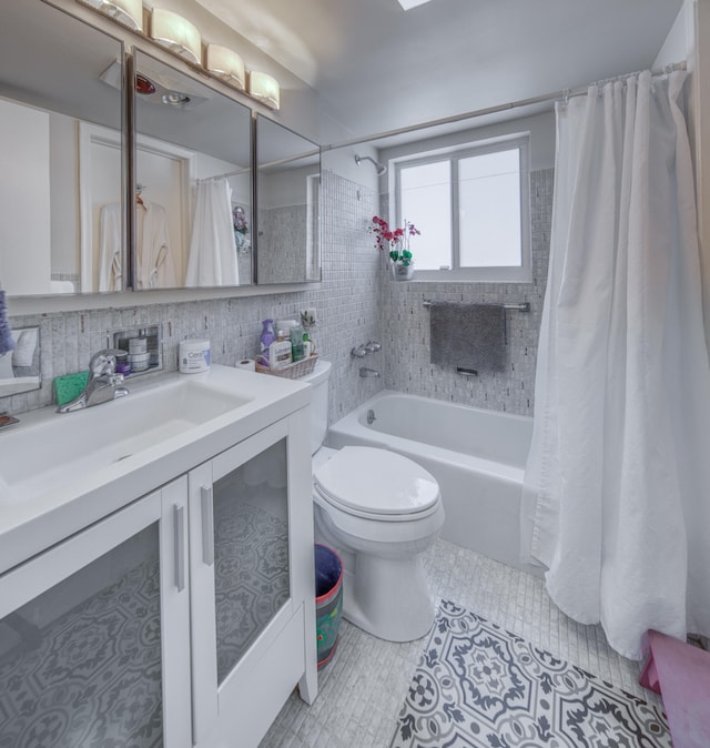 full bathroom featuring tile patterned flooring, backsplash, shower / bath combination with curtain, toilet, and vanity