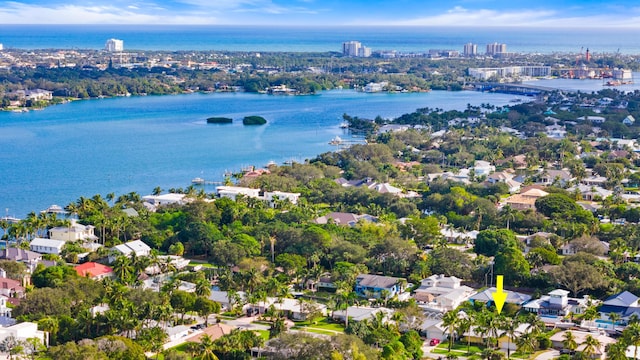 bird's eye view featuring a water view