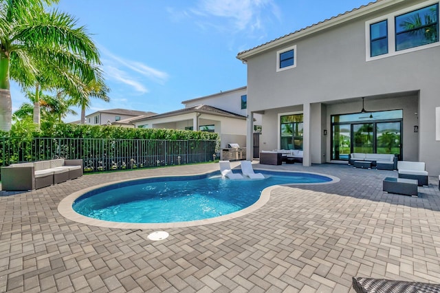 view of swimming pool with ceiling fan, an outdoor hangout area, fence, a fenced in pool, and a patio area