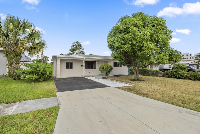 view of front of house featuring a front yard