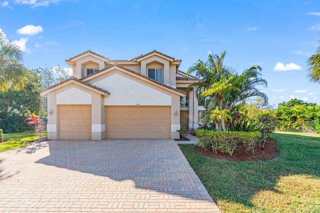 view of front facade featuring a garage and a front lawn