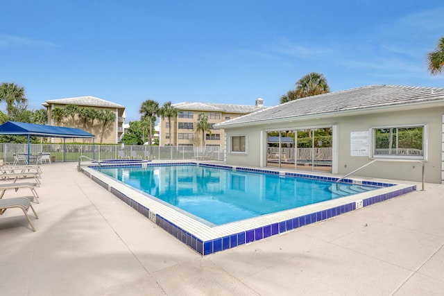 view of swimming pool featuring a patio