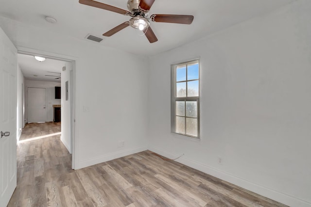 empty room featuring light hardwood / wood-style floors and ceiling fan