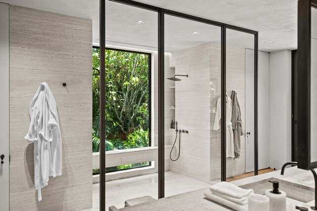 bathroom featuring a healthy amount of sunlight and tiled shower