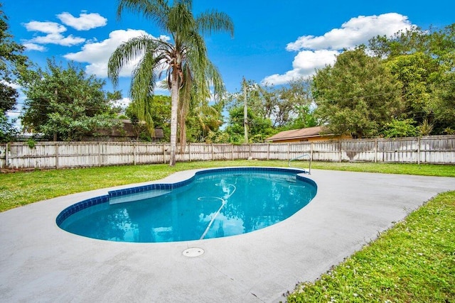 view of pool featuring a lawn