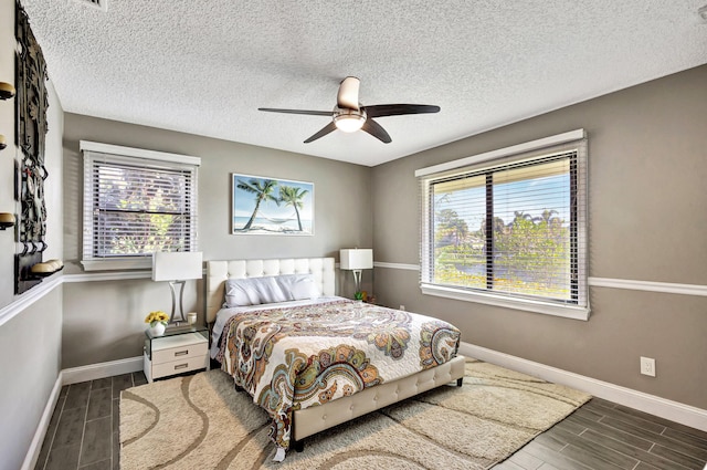 bedroom featuring ceiling fan and a textured ceiling