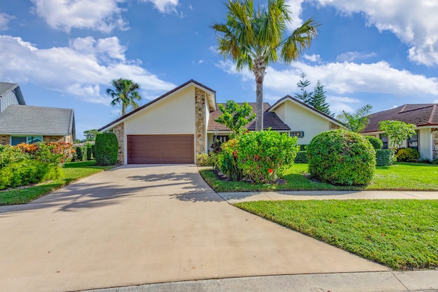 view of front of home featuring a front lawn and a garage