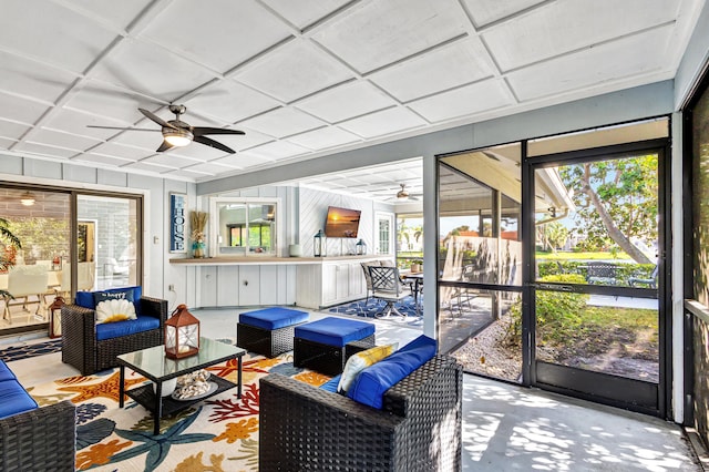 sunroom with ceiling fan