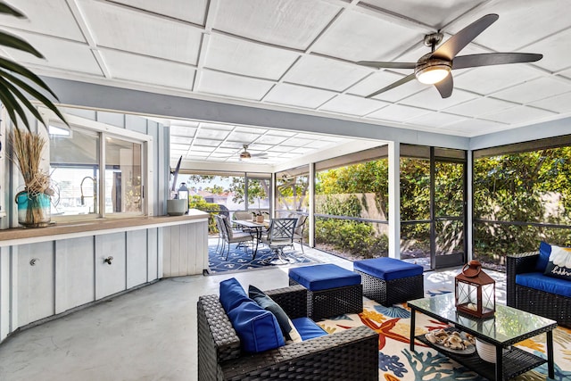 sunroom with ceiling fan