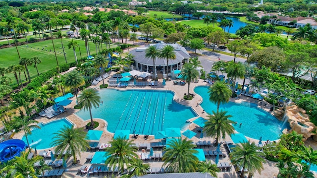 view of swimming pool