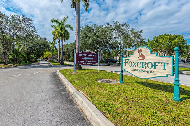 view of community / neighborhood sign