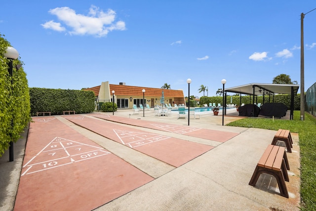 view of property's community featuring a swimming pool