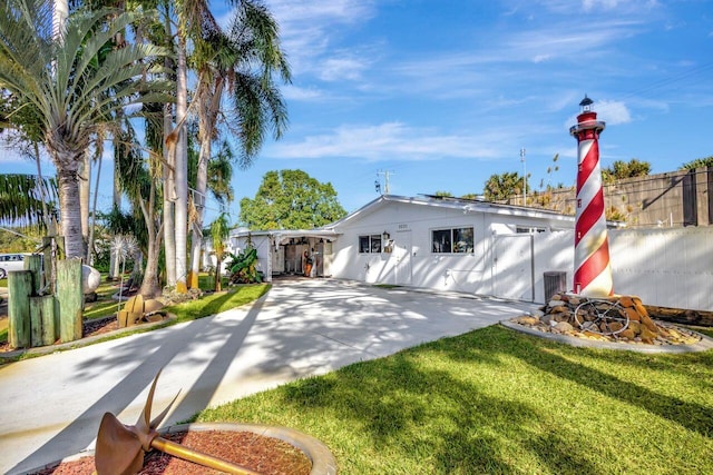 view of front of home featuring a front yard