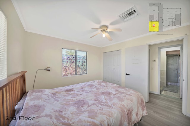 bedroom with ceiling fan, light hardwood / wood-style floors, crown molding, and a closet