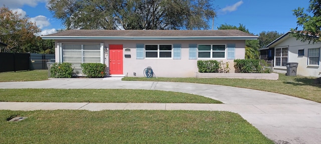 view of front of property with a front yard