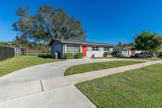 single story home featuring a front lawn